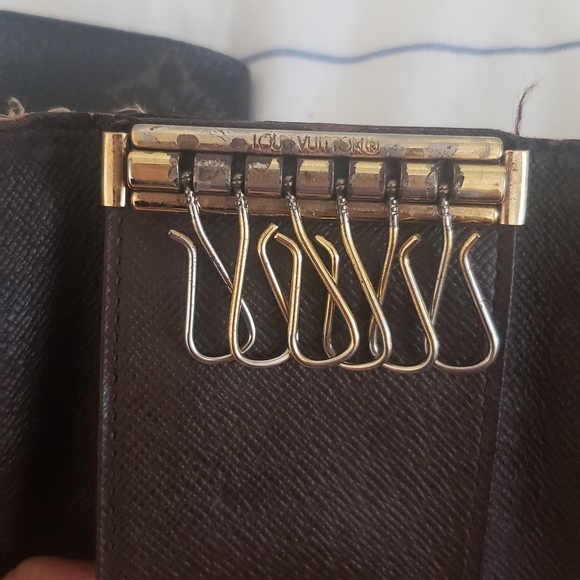 Louise Vuitton Key Holder - Picture 4 of 12
